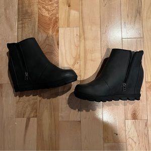 Size 8 Time and Tru Wedge Boots EUC